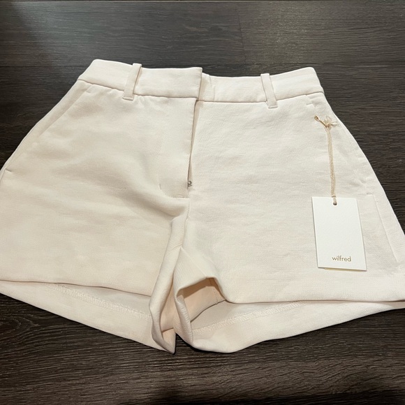 Aritzia Pants - ARITZIA WILFRED SHORT IN LIGHT BIRCH NWT